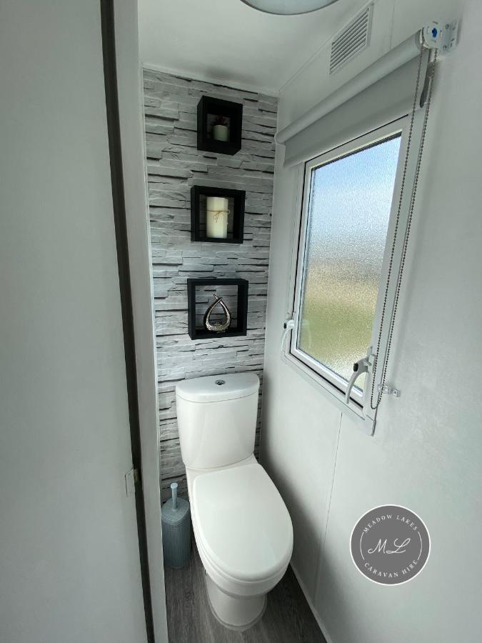 Meadow Lakes 22 - Golden Palm, Pet Friendly, Wifi, Bed Linen - Meadow Lakes Caravan & Lodge Hire Skegness Buitenkant foto