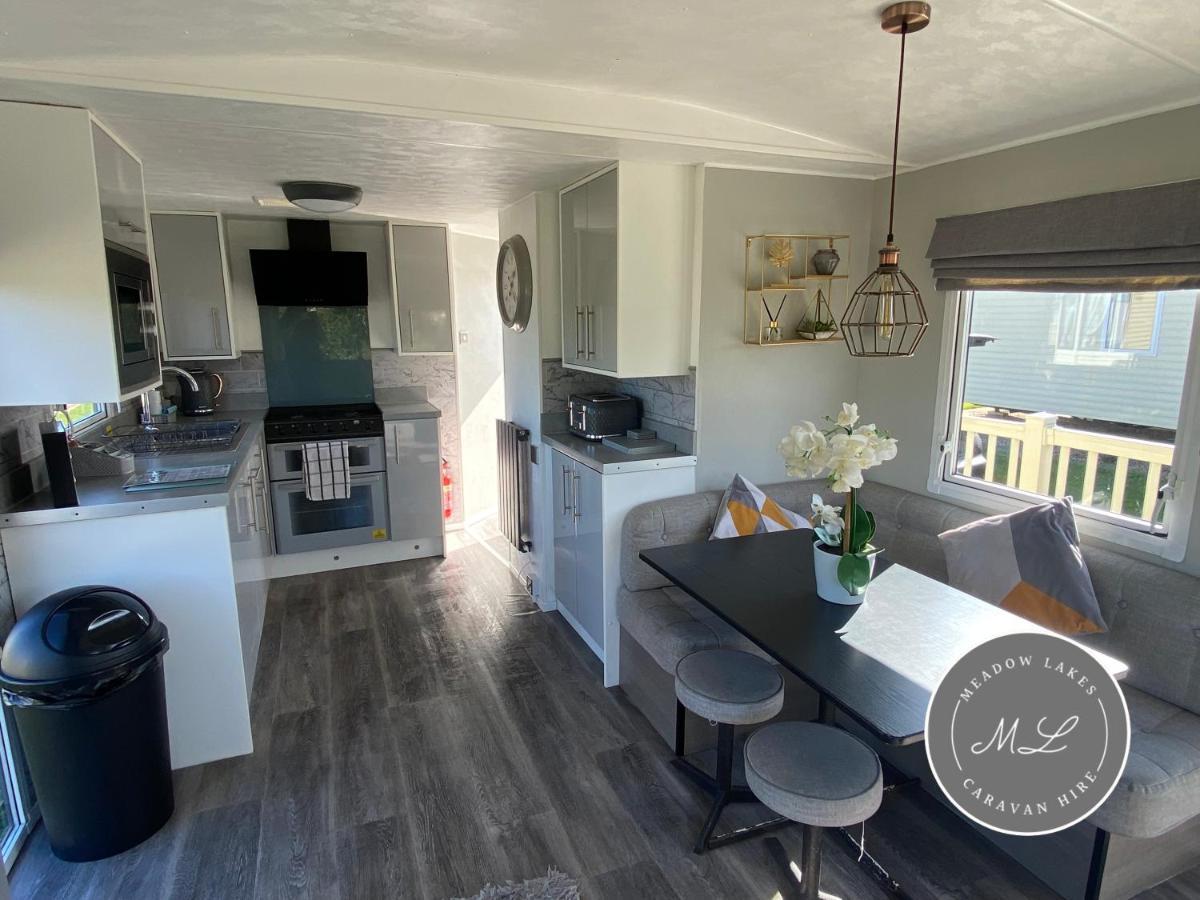 Meadow Lakes 22 - Golden Palm, Pet Friendly, Wifi, Bed Linen - Meadow Lakes Caravan & Lodge Hire Skegness Buitenkant foto